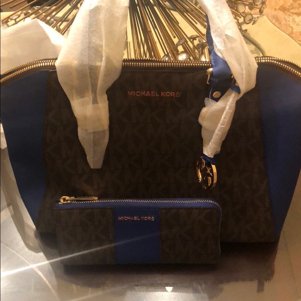 Michael Kors Ciara Satchel Bag/Wallet - Picture 4 of 4